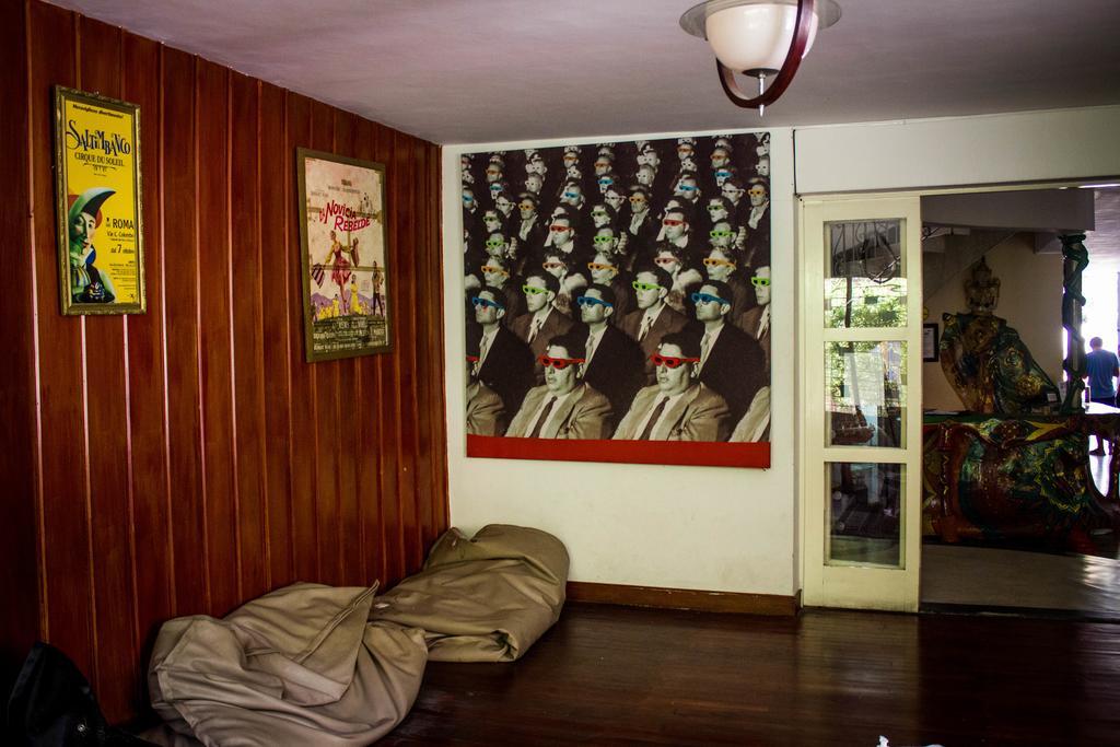 Buddha Hostel Medellin Exterior photo