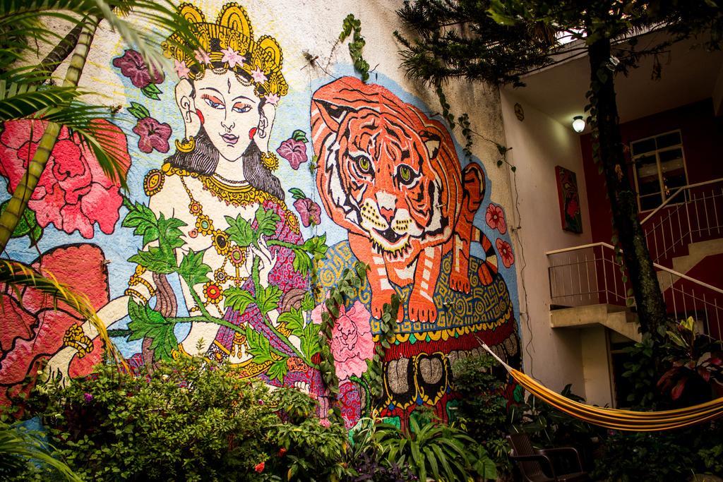 Buddha Hostel Medellin Exterior photo
