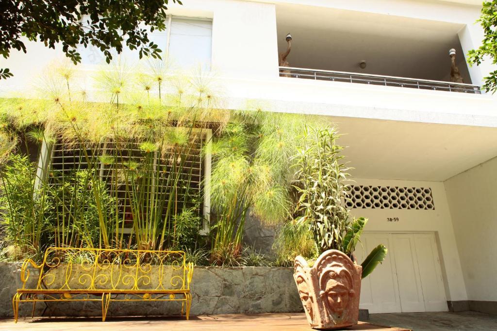 Buddha Hostel Medellin Exterior photo