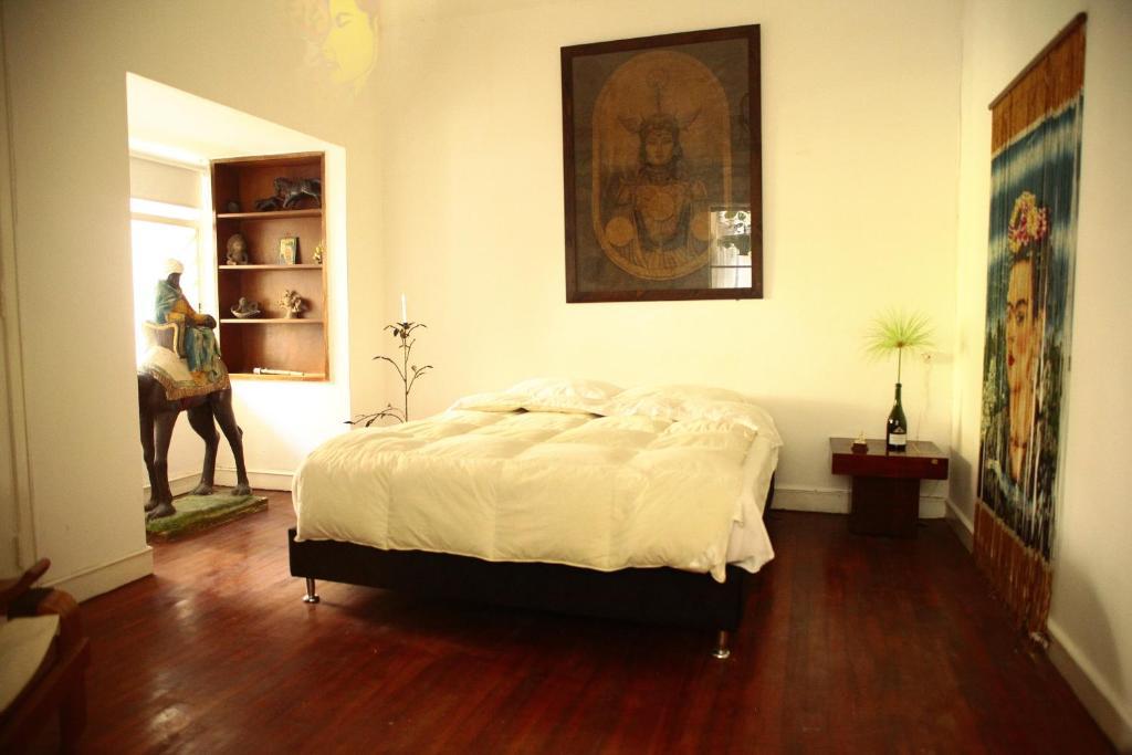 Buddha Hostel Medellin Exterior photo